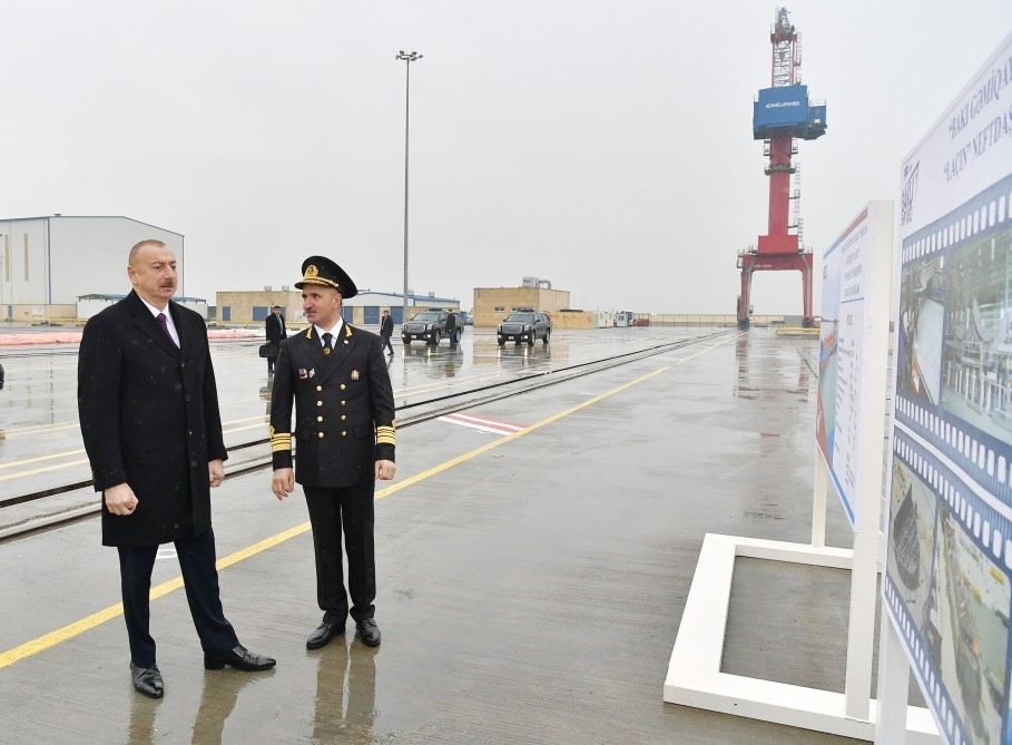 İlham Əliyev “Laçın” tankerinin istismara verilməsi mərasimində - FOTOLAR