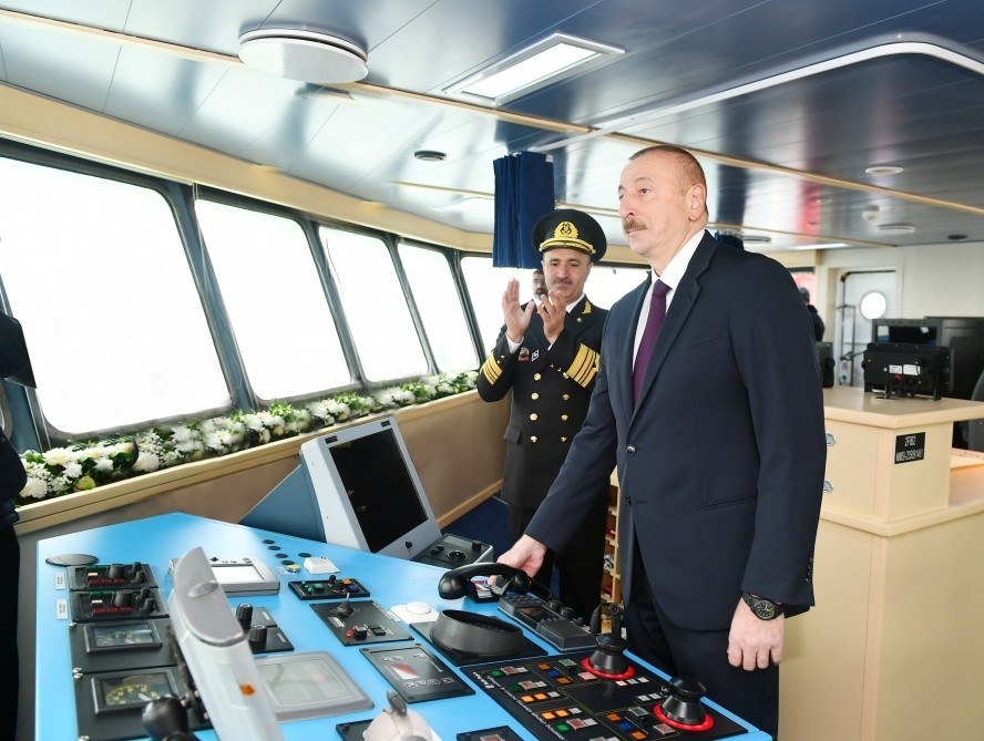 İlham Əliyev “Laçın” tankerinin istismara verilməsi mərasimində - FOTOLAR