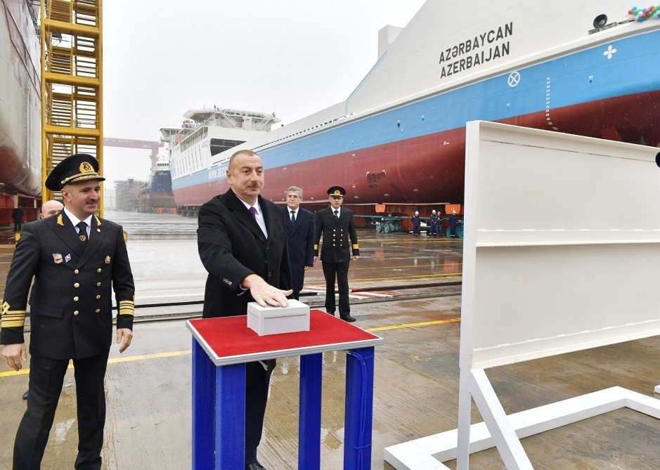 İlham Əliyev “Laçın” tankerinin istismara verilməsi mərasimində - FOTOLAR