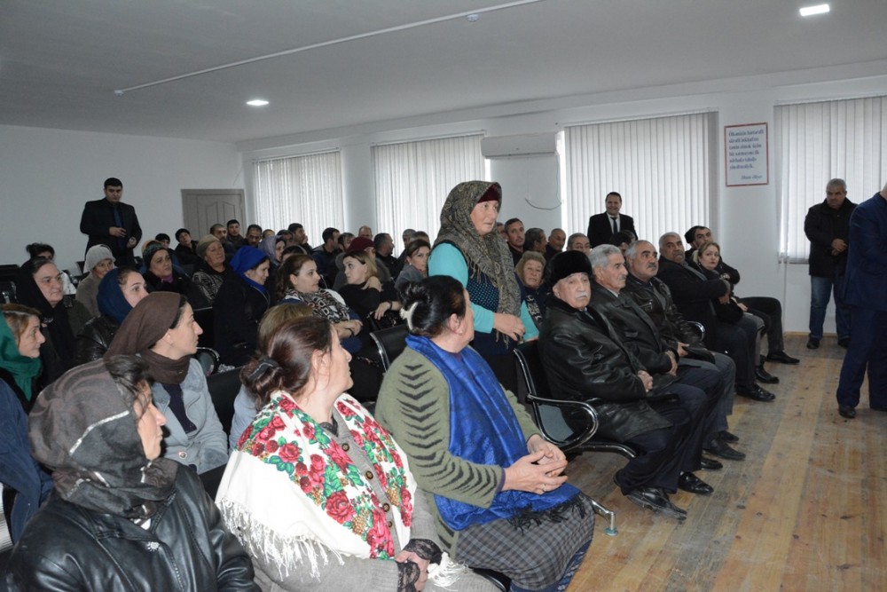 Süleyman Mikayılov qəsəbə sakinlərinin problemlərini dinlədi - FOTO