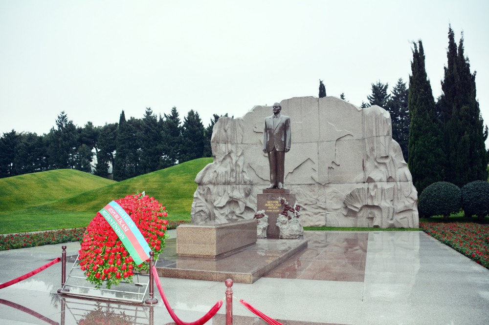 Heydər Əliyevin anım gününə həsr olunan konfrans keçirildi (Fotolar)