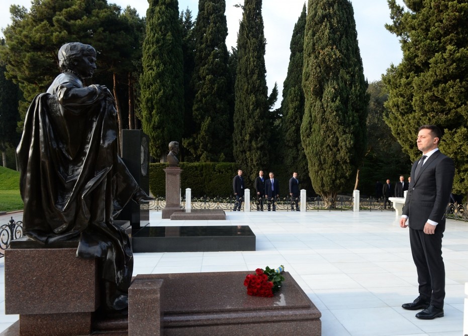 Zelenski Heydər Əliyevin məzarını və Şəhidlər Xiyabanını ziyarət etdi - FOTO