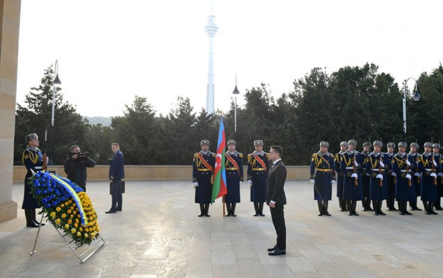 Zelenski Şəhidlər xiyabanında - FOTO