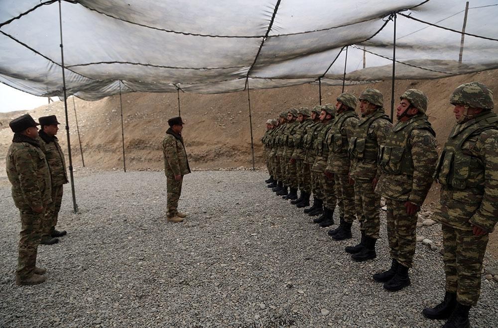 Nazir bayramı cəbhədə xidmət edən hərbi qulluqçularla qeyd etdi - FOTO