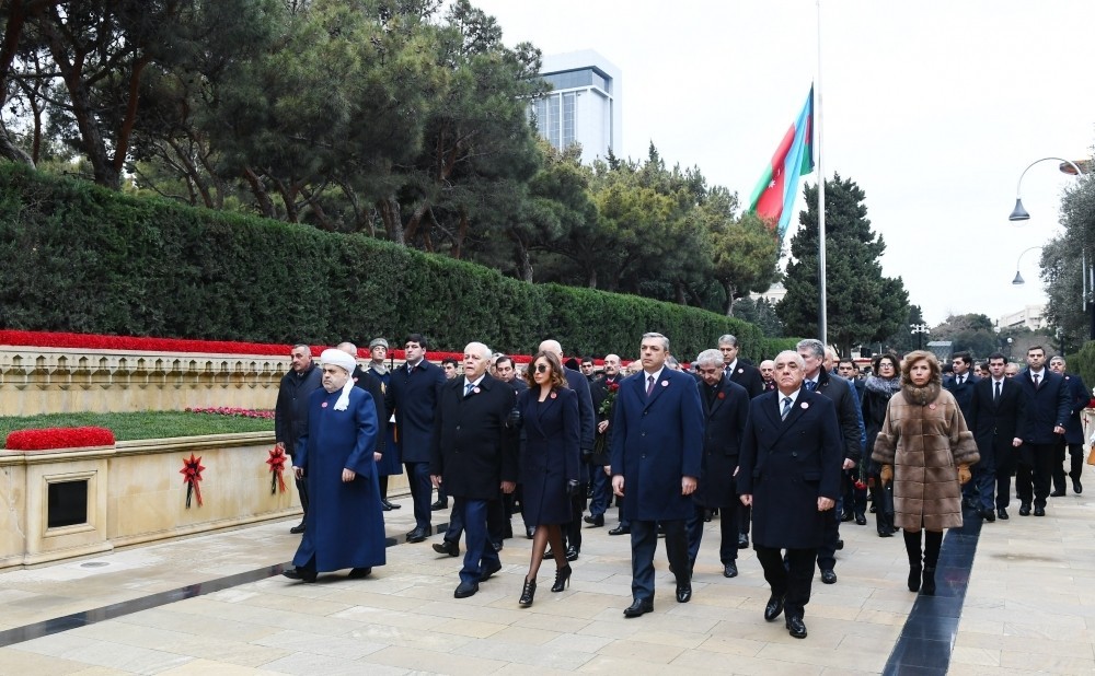 İlham Əliyev Şəhidlər xiyabanını ziyarət etdi - FOTOLAR-YENİLƏNİB