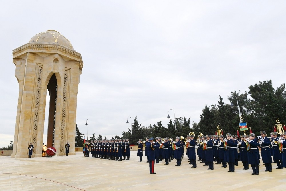 İlham Əliyev Şəhidlər xiyabanını ziyarət etdi - FOTOLAR-YENİLƏNİB