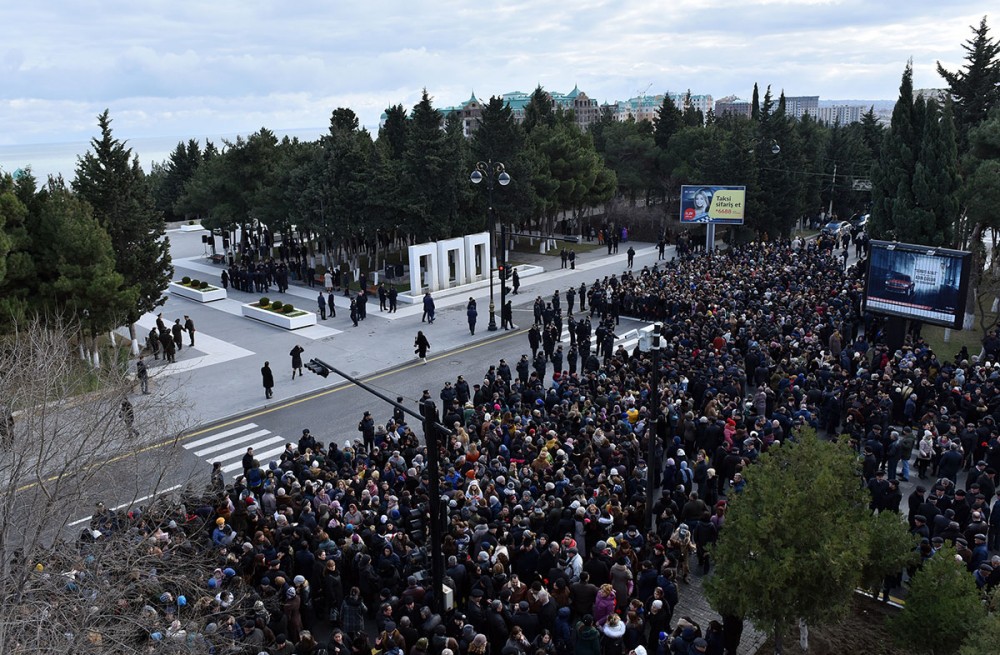 Sumqayıtlılar 20 Yanvar şəhidlərini andılar - FOTOLAR