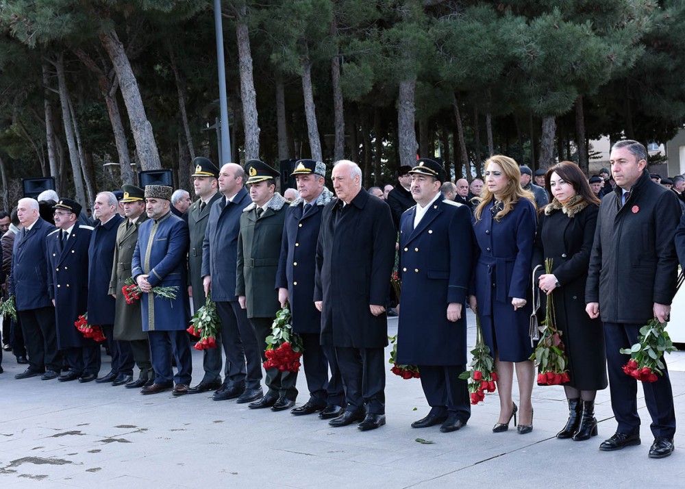 Sumqayıtlılar 20 Yanvar şəhidlərini andılar - FOTOLAR