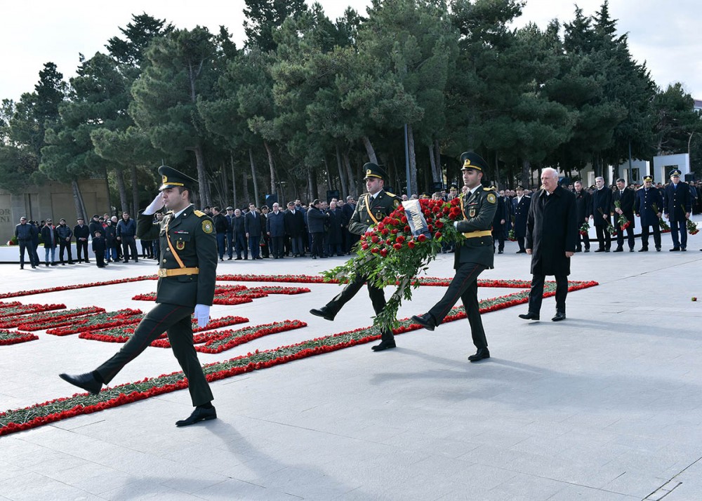 Sumqayıtlılar 20 Yanvar şəhidlərini andılar - FOTOLAR