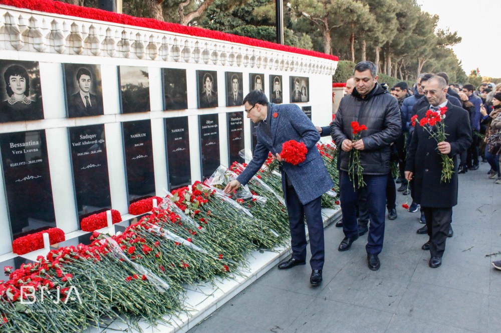 BNA-nın kollektivi Şəhidlər Xiyabanını ziyarət etdi - FOTOLAR