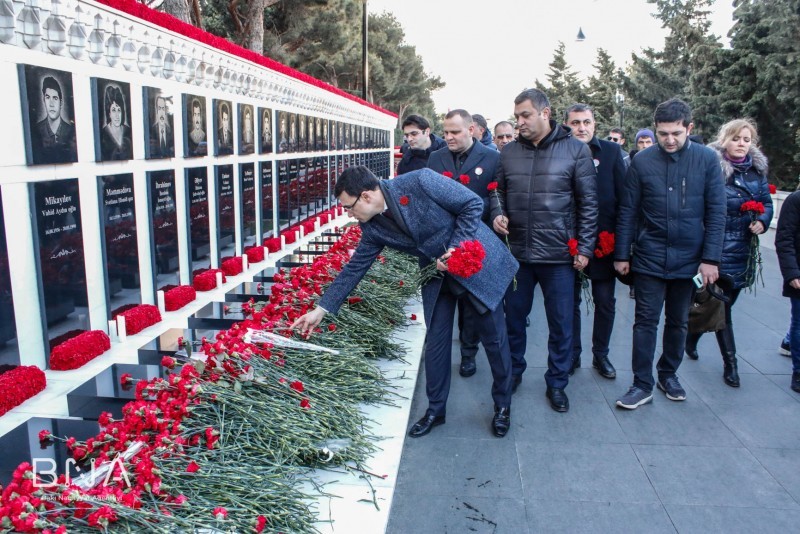 BNA-nın kollektivi Şəhidlər Xiyabanını ziyarət etdi - FOTOLAR