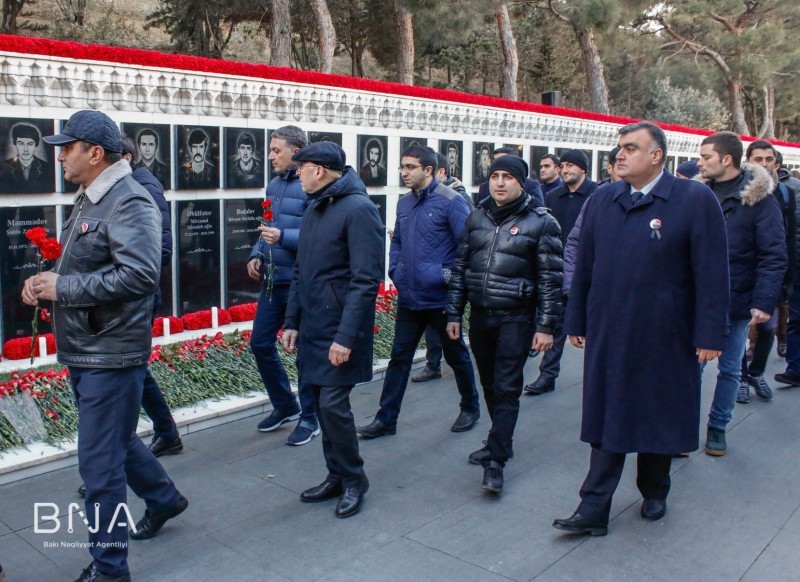 BNA-nın kollektivi Şəhidlər Xiyabanını ziyarət etdi - FOTOLAR