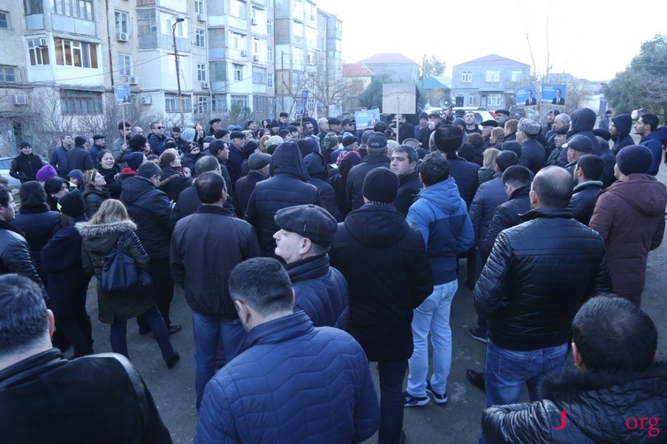 Rauf Arifoğlu Naximov küçəsinin sakinləri ilə görüşdü - VİDEO (FOTO)