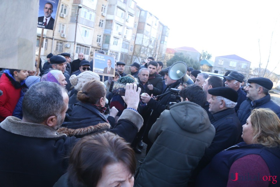 Rauf Arifoğlu Naximov küçəsinin sakinləri ilə görüşdü - VİDEO (FOTO)