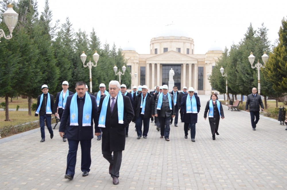 Ağalar Vəliyev Milli Qəhrəman və şəhid ailələri ilə görüşdü -  FOTOLAR