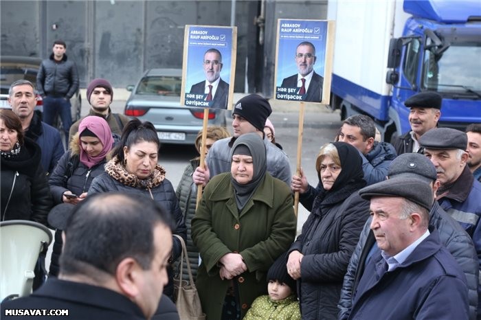 Rauf Arifoğlu Sadıqcan küçəsinin sakinləri ilə görüş keçirdi - VİDEO (FOTO)