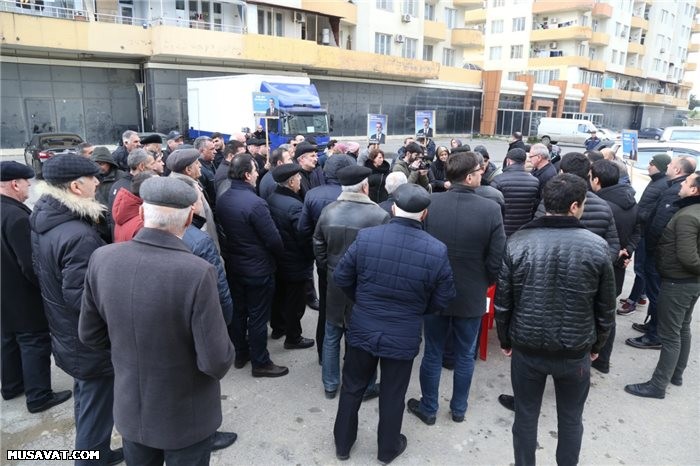 Rauf Arifoğlu Sadıqcan küçəsinin sakinləri ilə görüş keçirdi - VİDEO (FOTO)