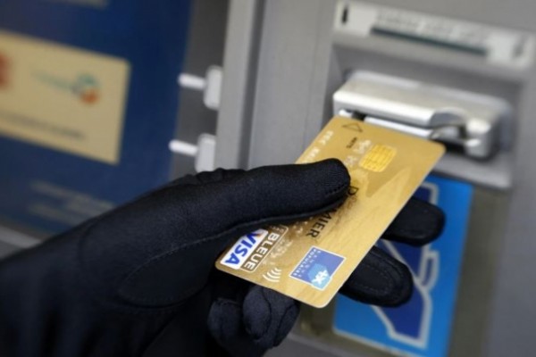 Gəncədə OLAY: Ər və arvadın bank kartlarından pul çıxarıldı