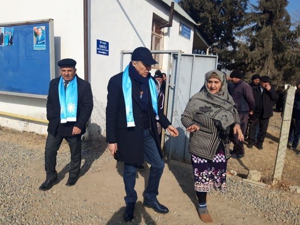 Nizami Səfərov seçiciləri ilə görüşlərini davam etdirir - FOTOLAR