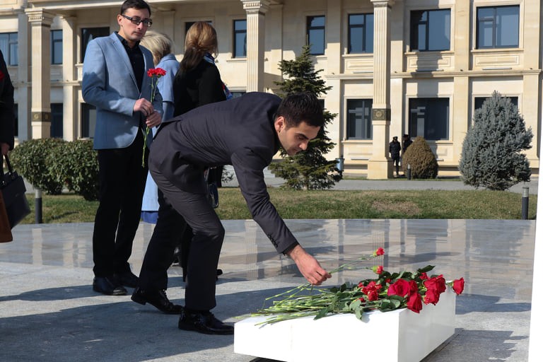 "Xocalı tarixin qan yaddaşı" adlı rəsm sərgisinin açılışı oldu - FOTOLAR