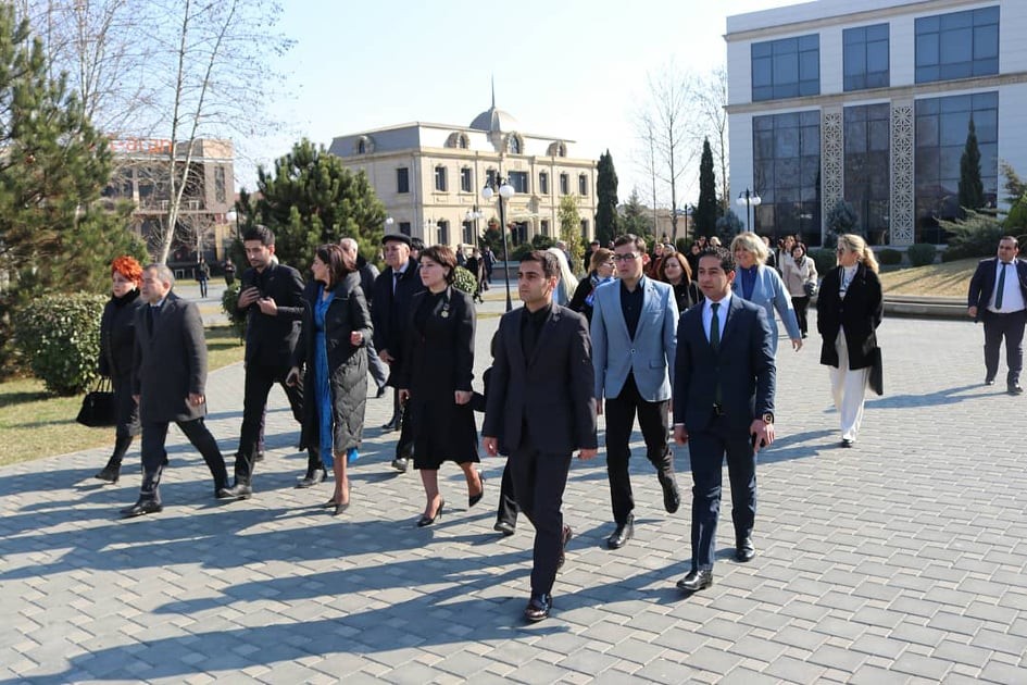 "Xocalı tarixin qan yaddaşı" adlı rəsm sərgisinin açılışı oldu - FOTOLAR