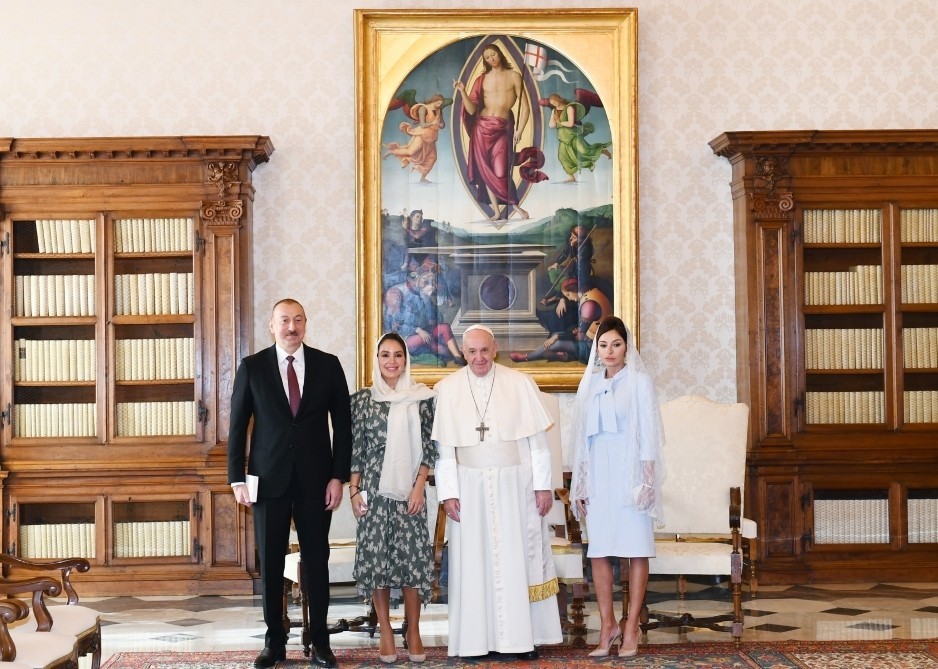 İlham Əliyev Papa Fransisk ilə görüşdü - Yenilənib (Foto)