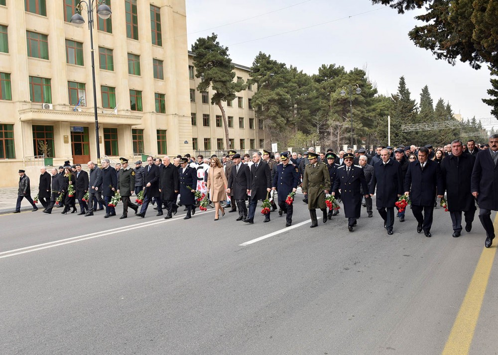 Sumqayıtda Xocalı faciəsinin 28-ci ildönümü münasibətilə anım tədbiri keçirildi - FOTOLAR