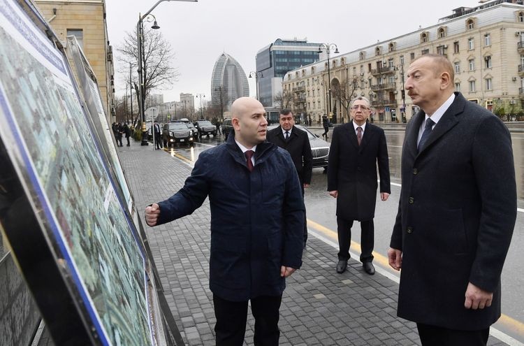 Prezident Xətainin heykəlinin köçürüldüyü parkda - FOTOLAR