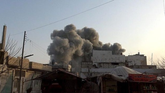 Rusiya qırıcıları İdlibi bombaladı: Toyuq hinində gizlənən 16 dinc sakin öldü