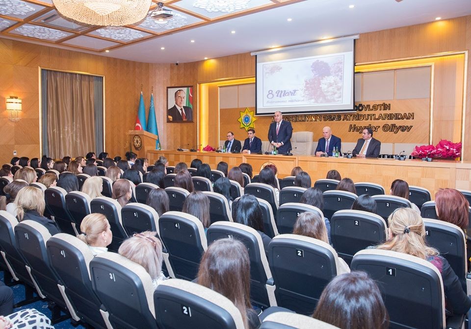 Səfər Mehdiyev gömrükçü qadınların bayramını təbrik etdi - FOTOLAR 