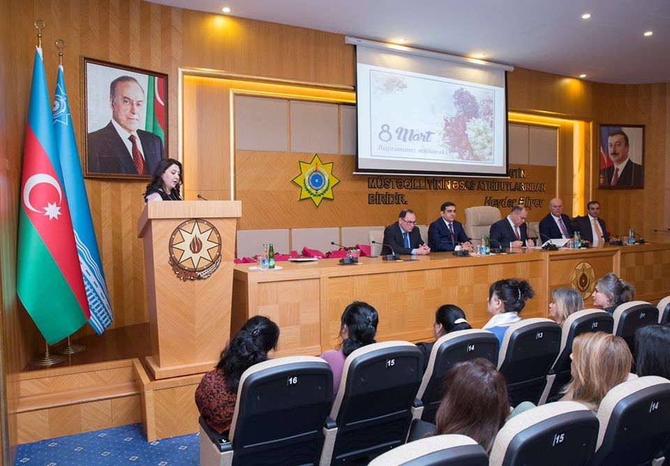 Səfər Mehdiyev gömrükçü qadınların bayramını təbrik etdi - FOTOLAR 