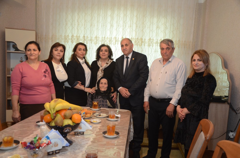 Qubadlı  İH 100 və 100-dən yuxarı yaşı olan nənələri təbrik etdi - FOTO