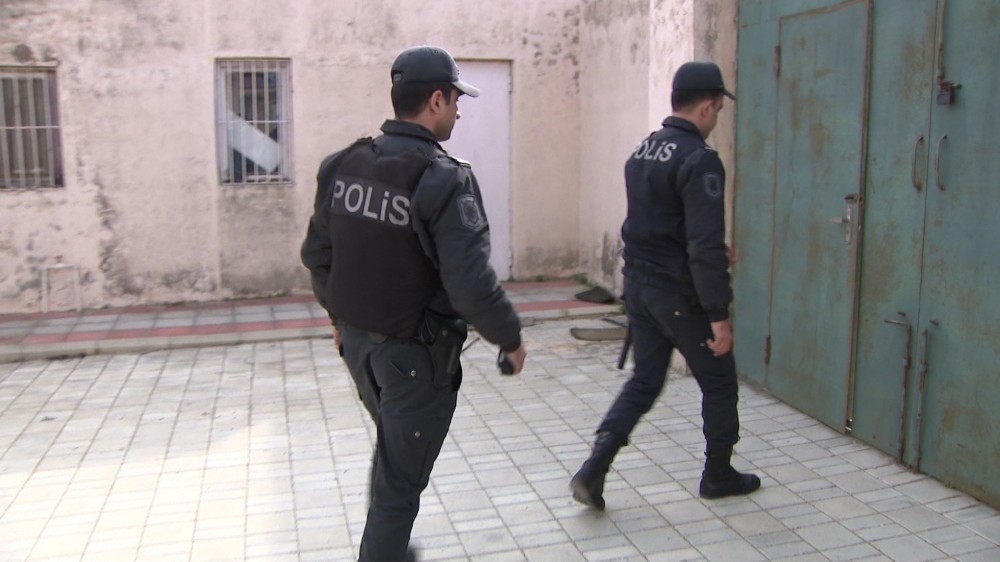 Bakıda polislər atəş açmağa məcbur oldu - FOTO