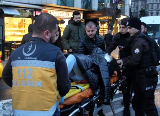 İnsanlıq ölməmiş! Otel işçisi yaralı qadını tək buraxmadı - FOTO+VİDEO