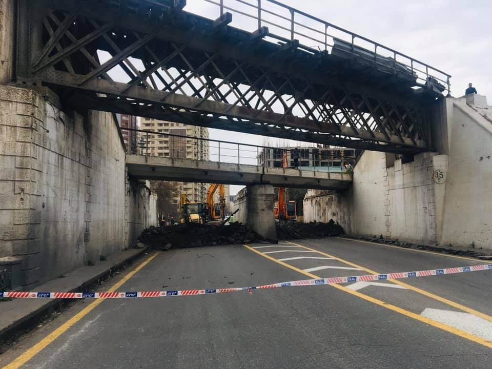 Bakıda dəmir yolu körpüsü sökülür - FOTOLAR