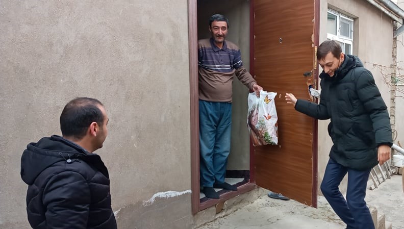 Abşeronda imkansız ailələrə Novruz sovqatı paylanıldı - FOTO