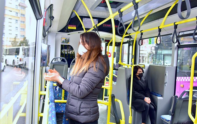 Bakıdakı avtobuslara dezinfeksiya məhlulu qoyuldu - FOTOLAR