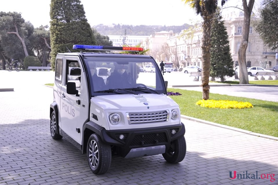 Bakıda polis bütün küçələrdə əhaliyə xəbərdarlıqlar edir - Foto