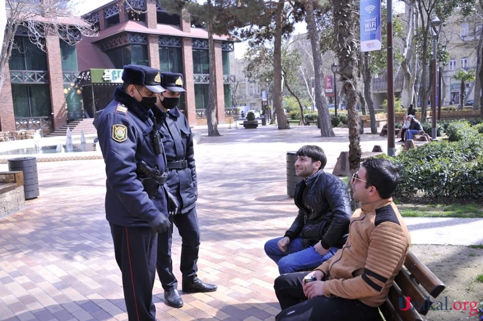 Bakıda polis bütün küçələrdə əhaliyə xəbərdarlıqlar edir - Foto