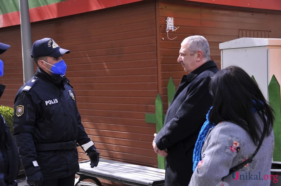 Bakıda polis bütün küçələrdə əhaliyə xəbərdarlıqlar edir - Foto