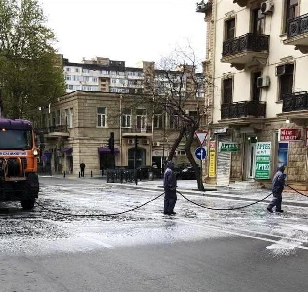 Bakıda dezinfeksiya işləri belə aparılır - Fotolar