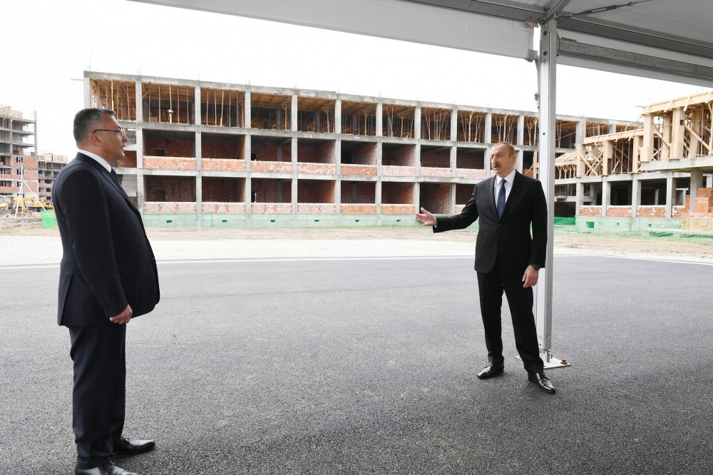 Prezident köçkünlər üçün salınan binaların tikinti işləri ilə maraqlandı - FOTOLAR