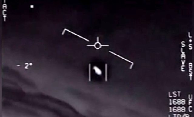 Pentaqon UFO-ları əks etdirən 3 video yayımladı (VİDEO)