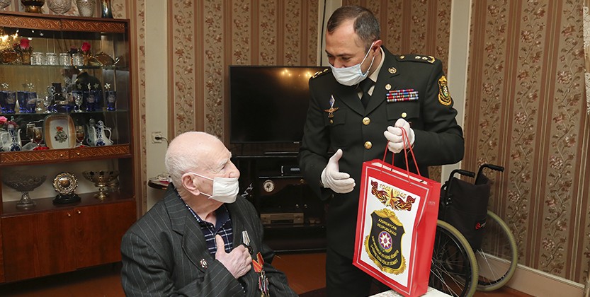 9 May - Qələbə günü münasibətilə veteranlar ziyarət olunub - FOTO