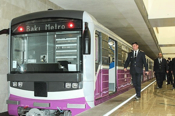 Metroda maska taxmayan sərnişin həbs edildi 