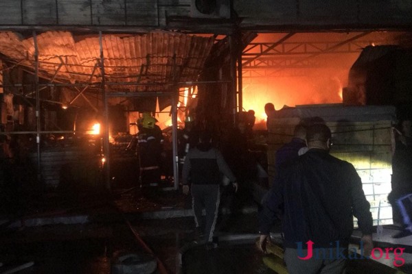 “EuroHome” bazarındakı yanğın söndürüldü - YENİLƏNİB - VİDEO(FOTO)