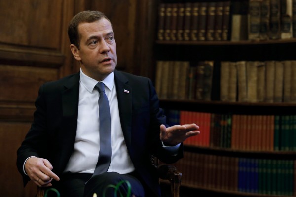 "Təxmin edin, onu hansı aqibət gözləyir ” -Medvedev Paşinyandan yazdı