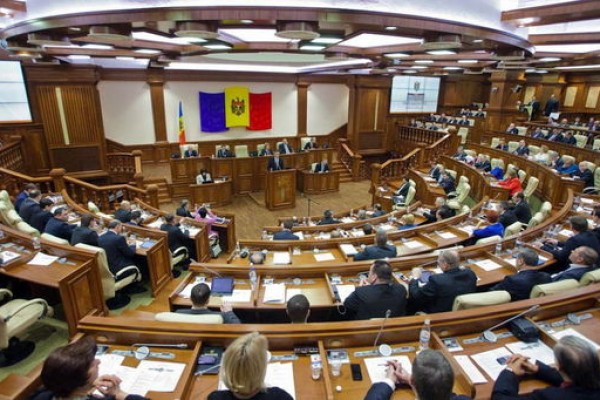 Moldova parlamentinin deputatları karantinə alındı