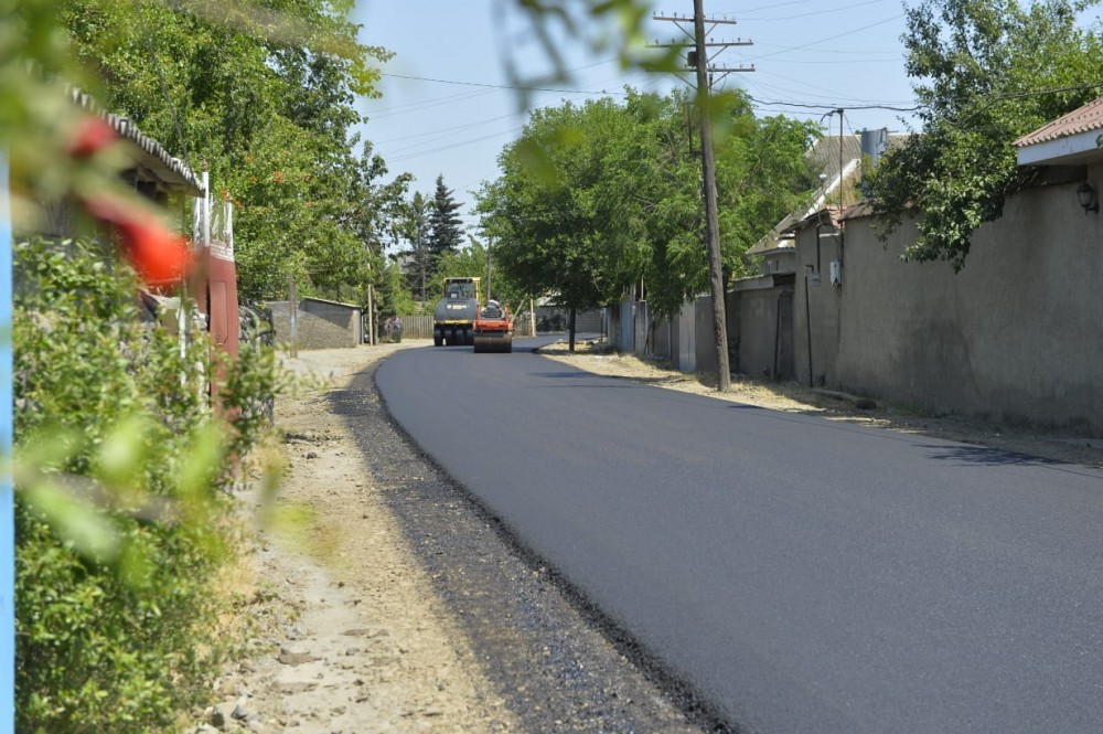 Taleh Qaraşov maska taxıb, sakinlərlə söhbət etdi - FOTO