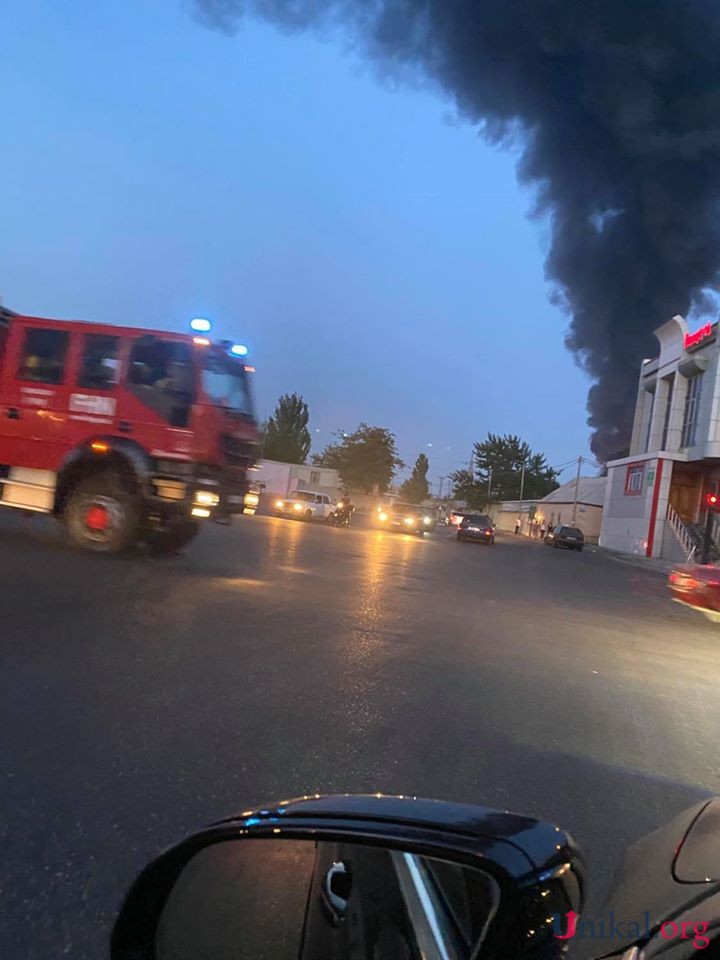 Bakıdakı boya fabrikində yanğın söndürüldü, xəsarət alanlar var (YENİLƏNİB -1)